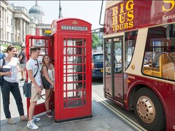słynne czerwone budki telefoniczne to symbol Londynu.