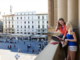 Notre école d'italien sur la Piazza della Repubblica