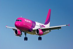 Samolot Wizzair na trasie WAW-LON