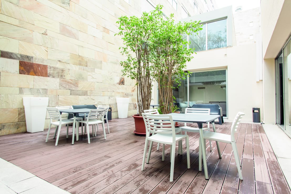 Terraza de la residencia de estudiantes adultos en Sprachcaffe Barcelona Terraza de la residencia de estudiantes adultos en Sprachcaffe Barcelona