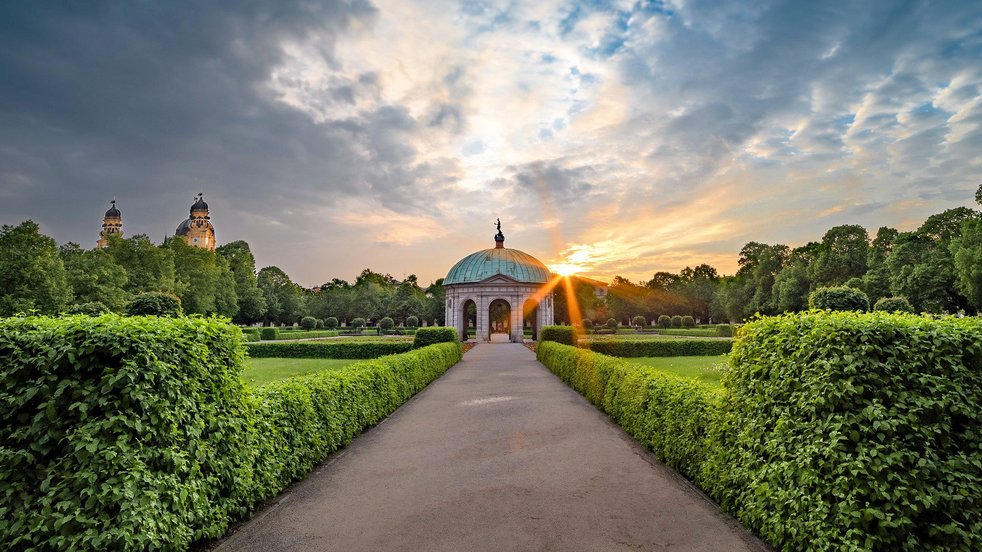 Sunrise over the Diana Temple in the Hofgarten, a historic garden in Munich, Germany.