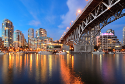 Echa un vistazo a las posibles actividades en Vancouver de día y de noche.