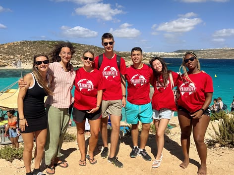 Sprachcaffe group posing at Comino’s Blue Lagoon.