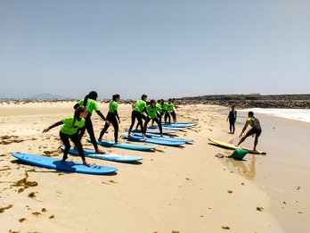 Surfing na plaży