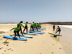 Activité surf sur la plage de Malaga