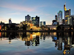 La skyline de Francfort de nuit