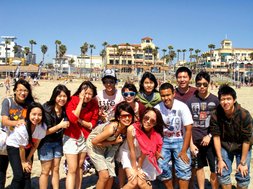 Groupe d'étudiants - Détente sur la plage, Los Angeles