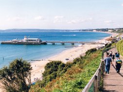 Sprachcaffe Bournemouth pier en strand