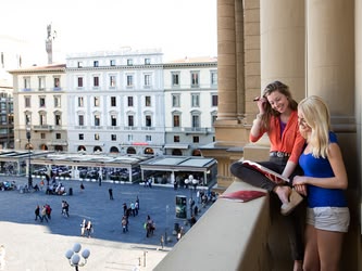 Notre école d'italien sur la Piazza della Repubblica