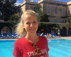 Anna à l'école d'anglais Sprachcaffe Malte Anna à l'école d'anglais Sprachcaffe Malte