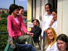 sprachcaffe italian language school florence studens relaxing
