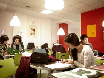 Salle de travail à l'école de Barcelone