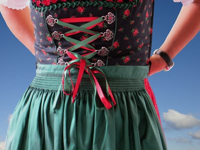 Dirndl - Costume bavarois traditionnel Dirndl - Costume bavarois traditionnel