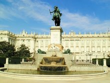 Devant le Real Palacio à Madrid
