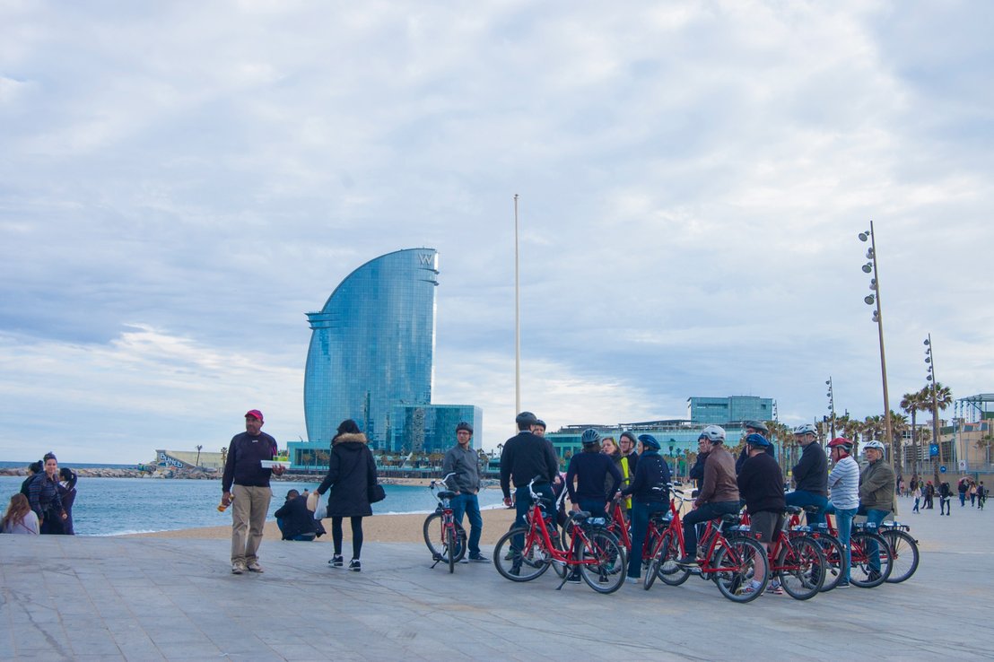 Tour en bici durante tu inmersión lingüística en Barcelona