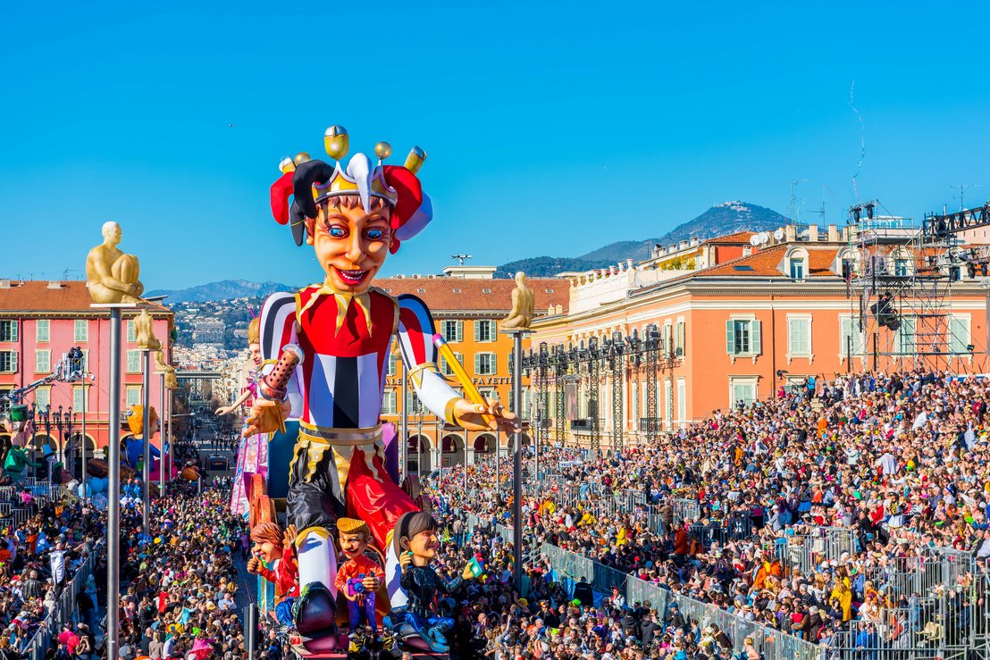 Crowds of people pour into Nice for carnival.