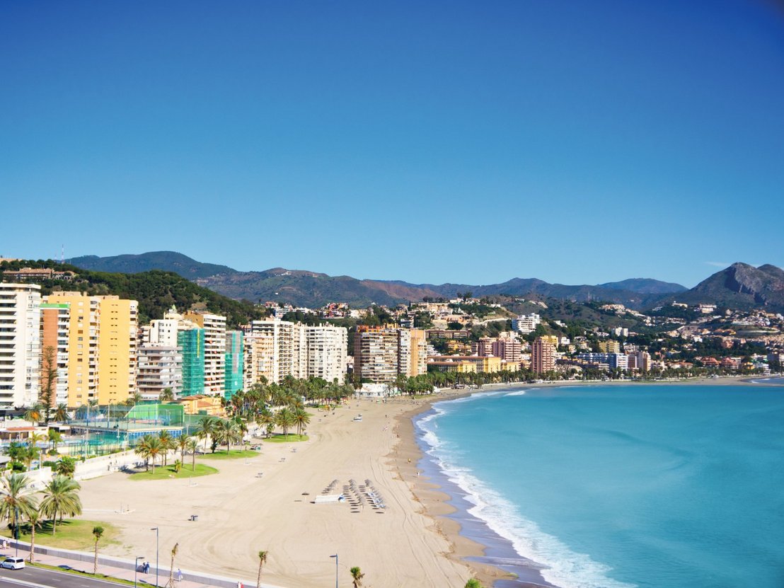 Ein Tag am Málaga Strand ist erholsam und erfrischend.