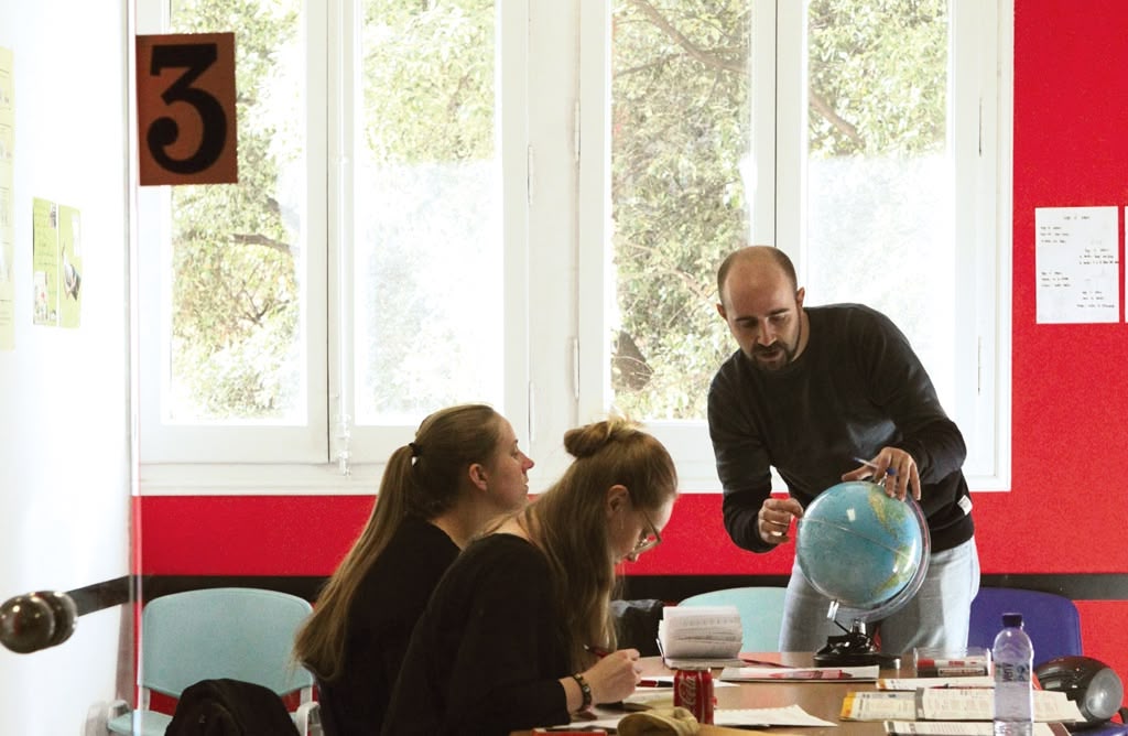 Aprender español en Barcelona con profesores nativos Aprender español en Barcelona con profesores nativos