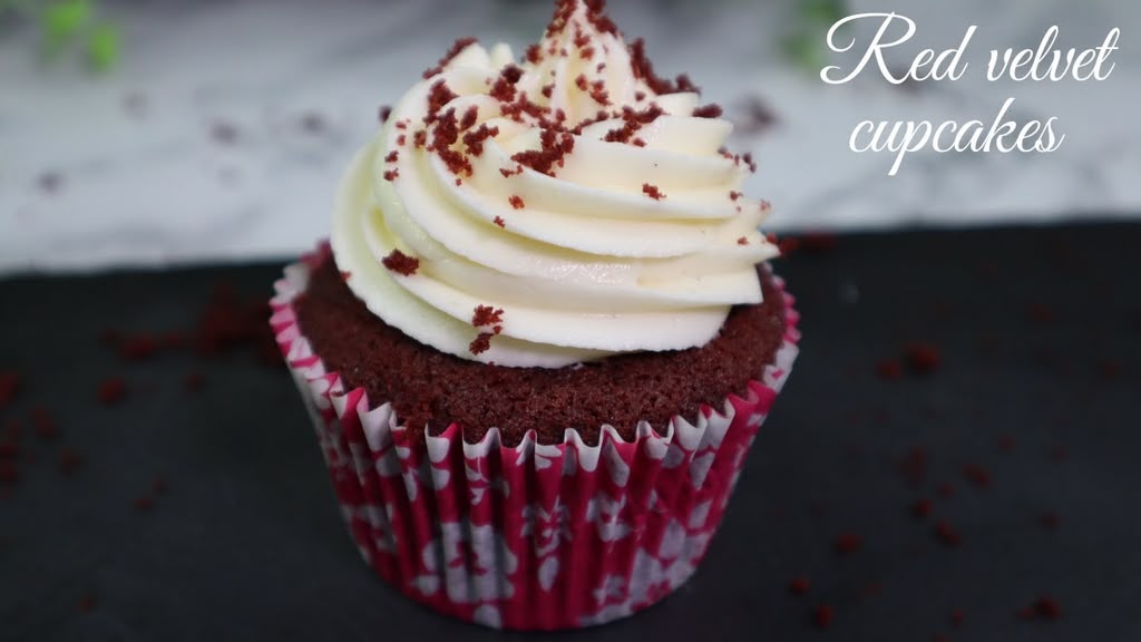 RECETTE TRES FACILE DES RED VELVET CUPCAKES, SUPER MOELLEUX AVEC UN GLAÇAGE A LA CRÈME DE FROMAGE 😋
